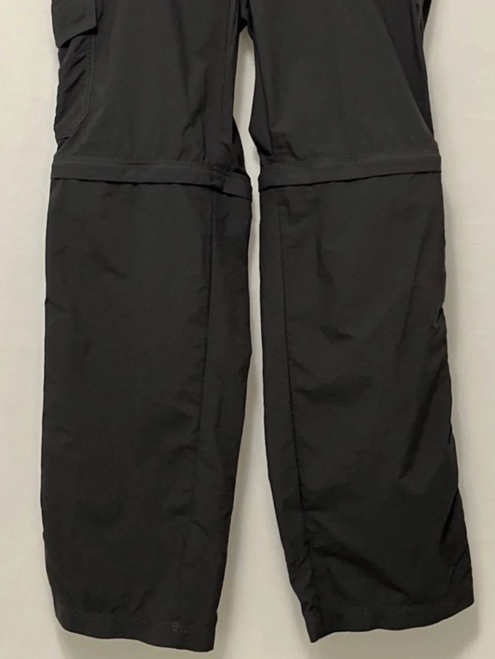 Mountain Hardwear Mirada Convertible Cargo Pants to Shorts - Picture 3 of 10